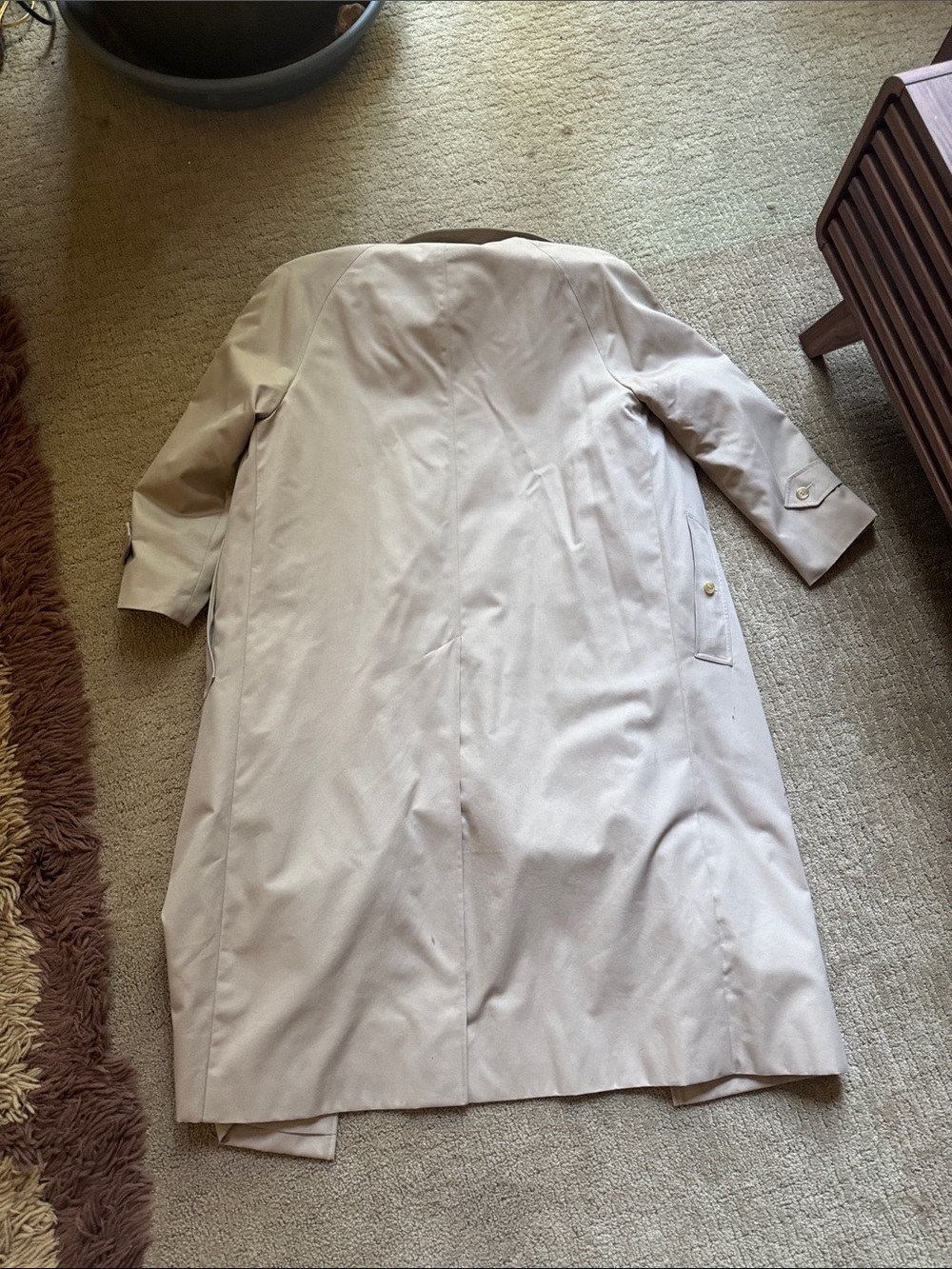 Burberry Beige Trench Coat with Check Lining - Picture 5 of 9